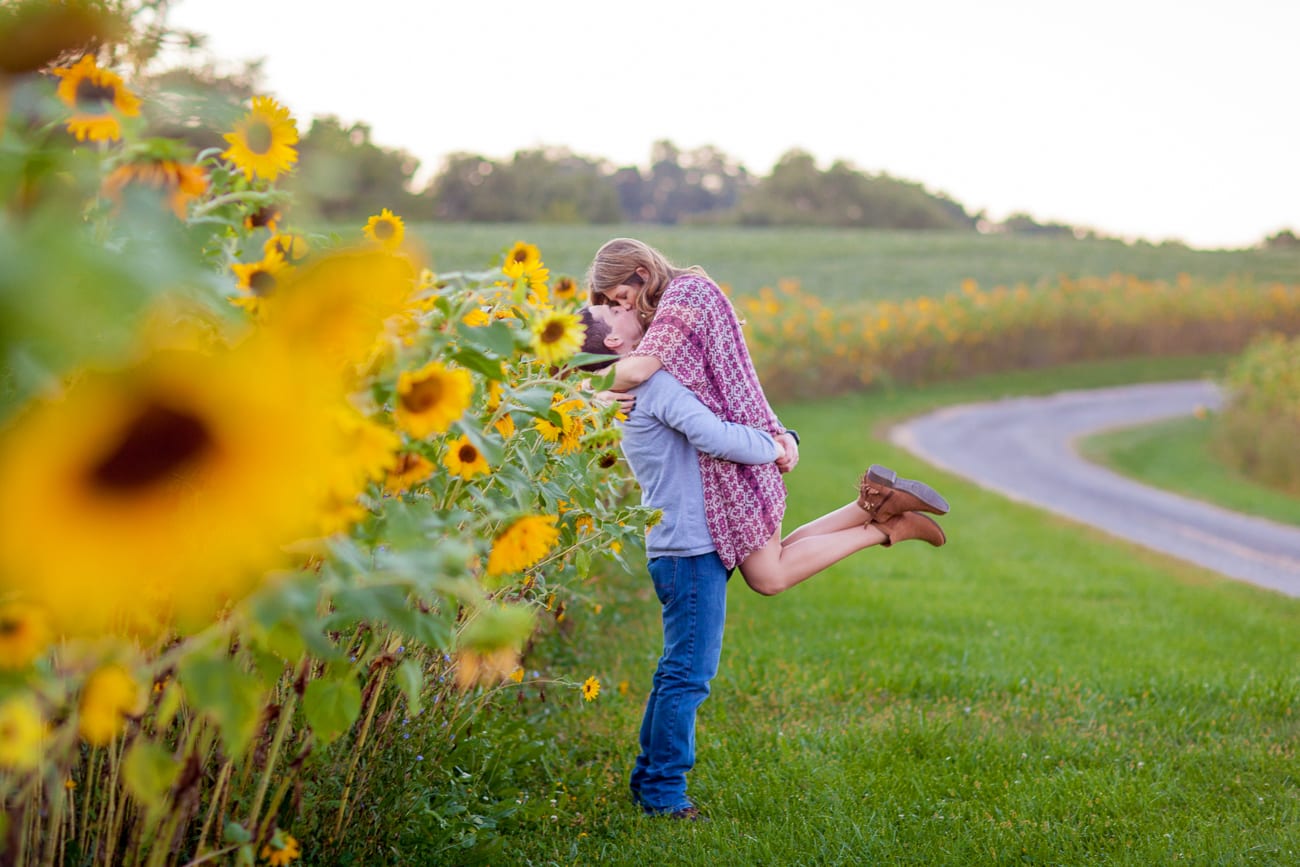 Sunflower Engagement Pictures | Lauren Myers Photography