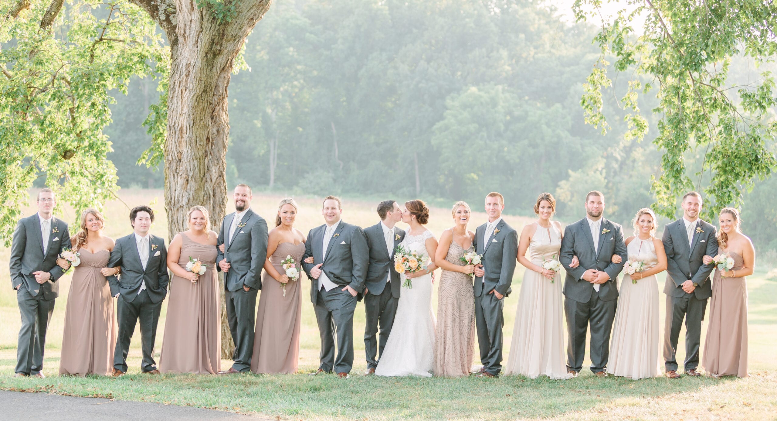 Romantic Fall Wedding at Belmont Manor | Photography by Lauren Myers Photography #EED #champagnewedding #romantic